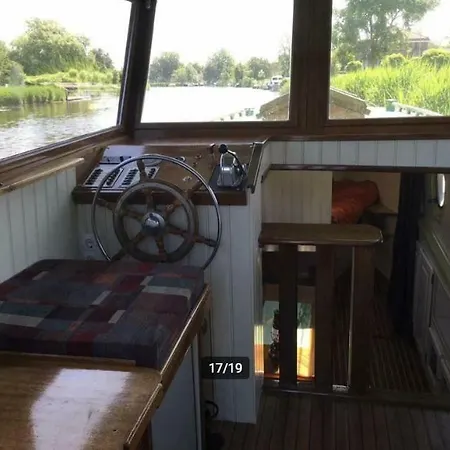 Дом отдыха Romantic Boat In The Heart Of