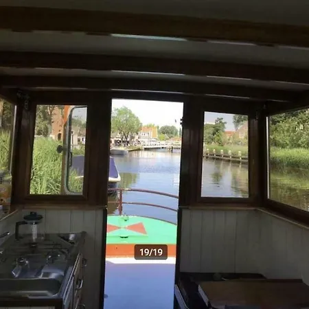 בית נופש Romantic Boat In The Heart Of
